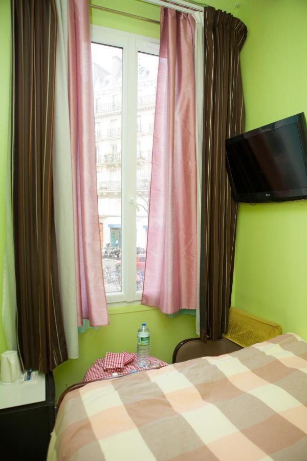 Club246 Paris Saint Martin Bed & Breakfast Екстериор снимка